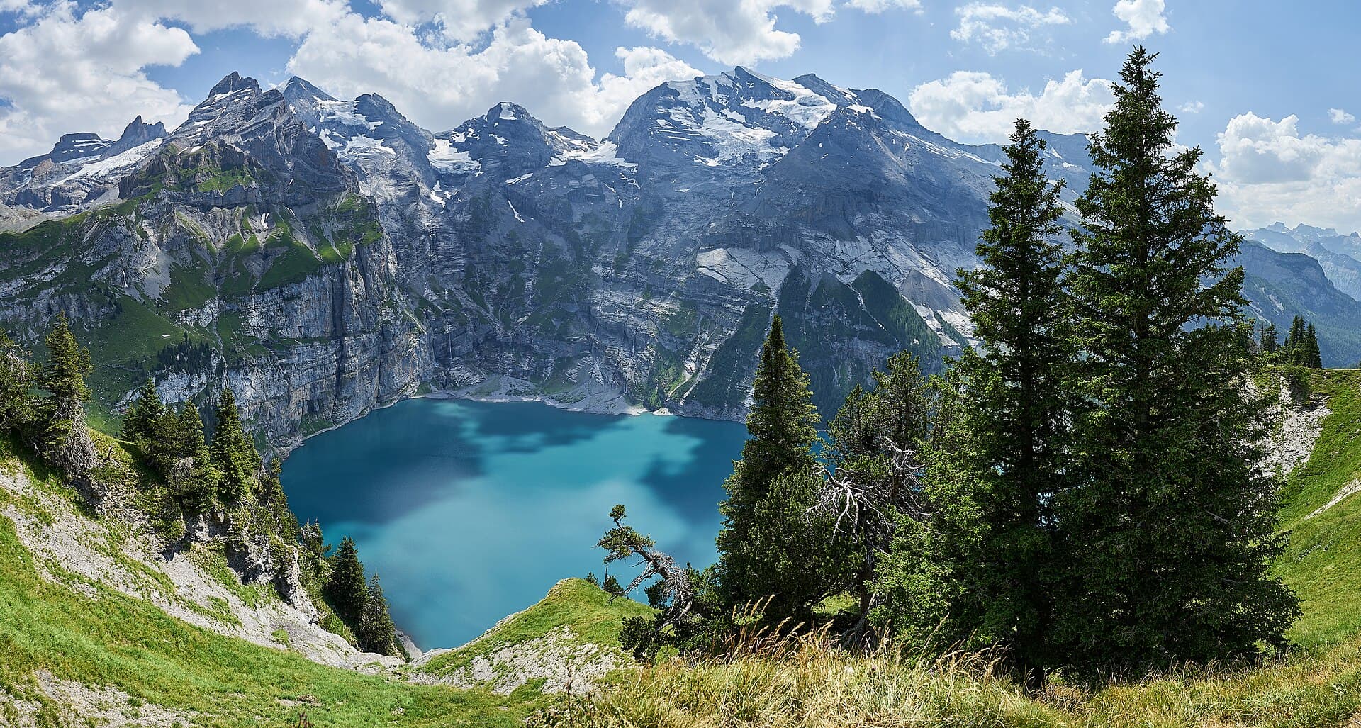 Oeschinensee lake near Kandersteg, Bernese Oberland